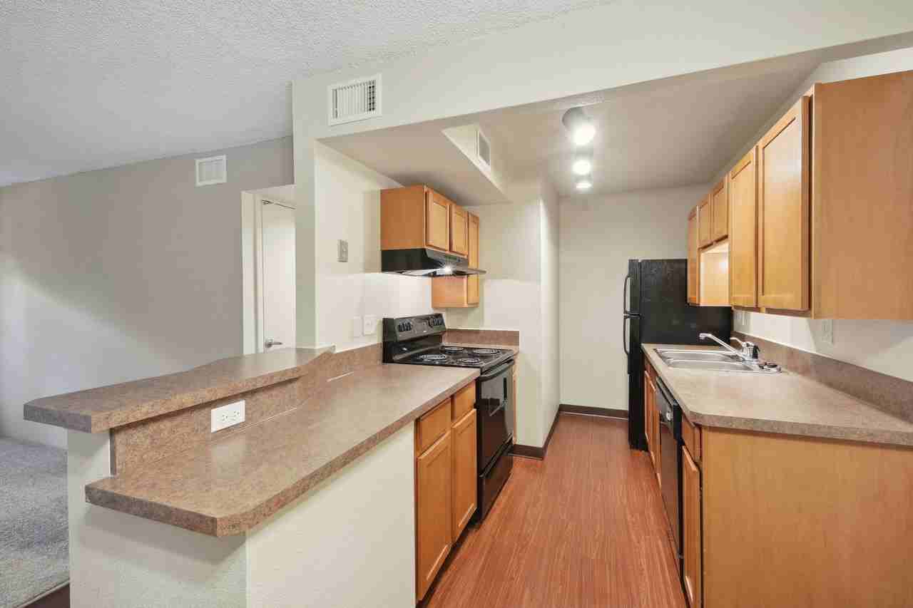 Maplewood Apartments - Photo 6 of 15