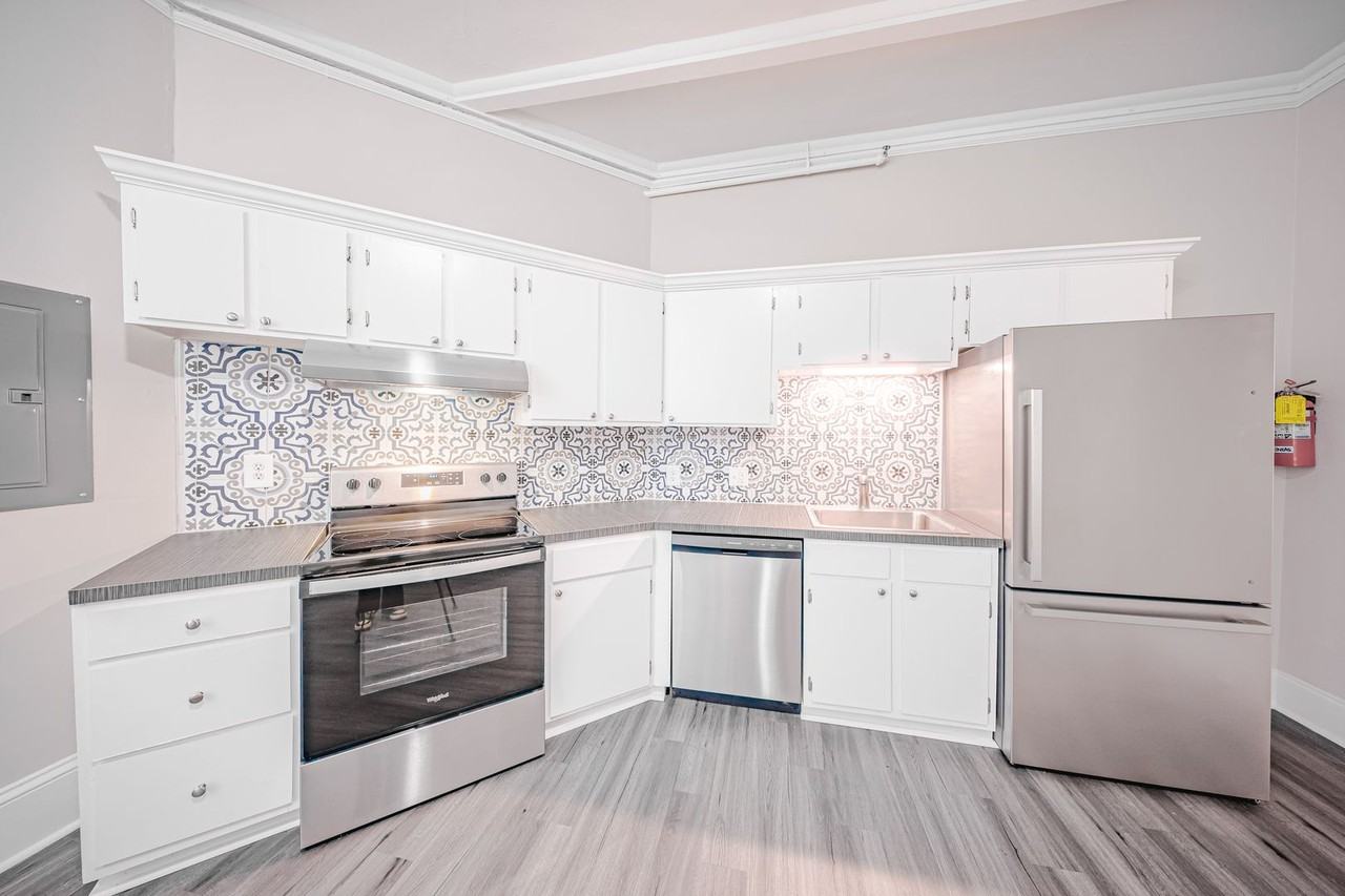 Victorian Village Apartments - Photo 7 of 22