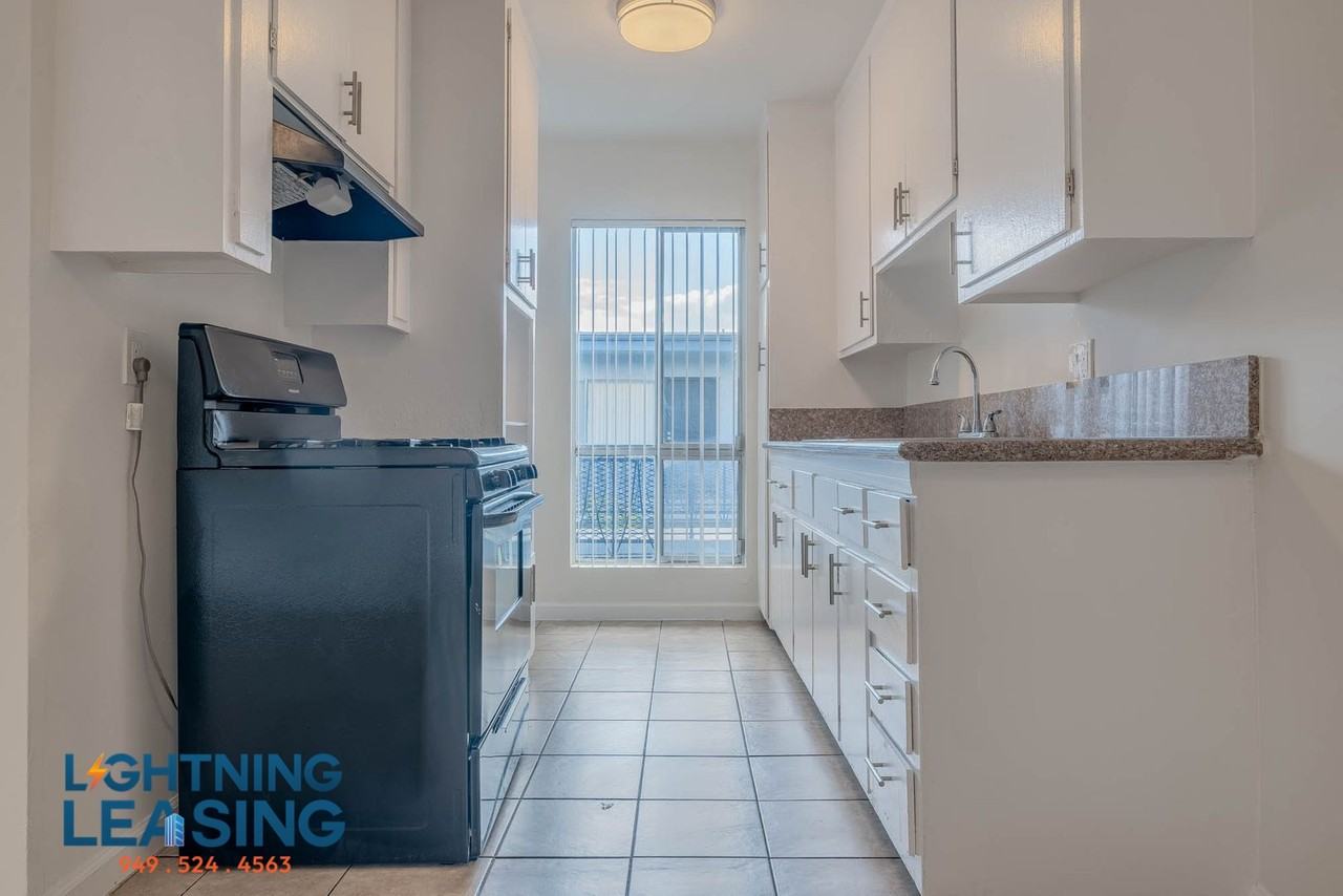 11621 Sylvan St #16D - Photo 2 of 15