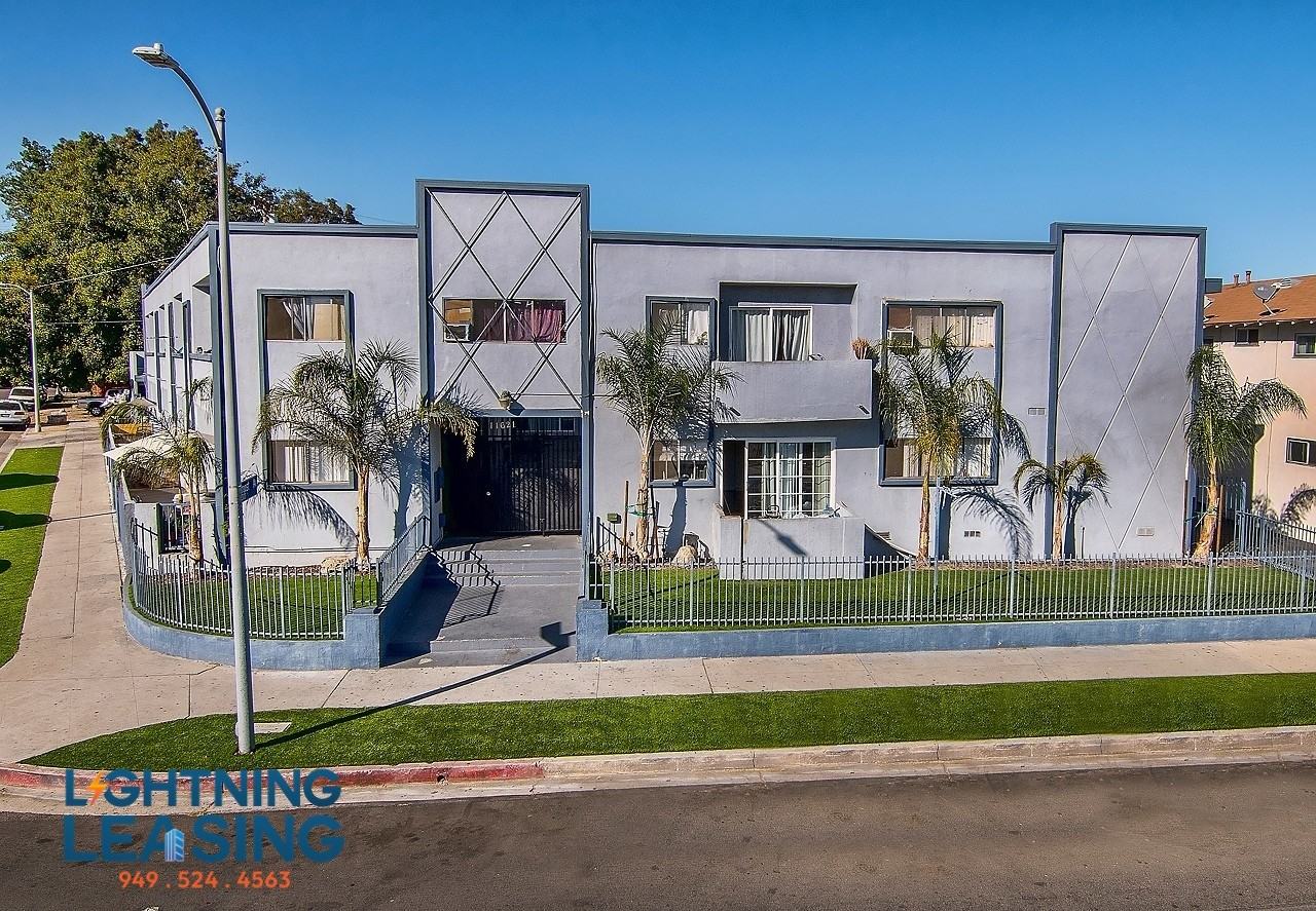 11621 Sylvan St #16D - Photo 3 of 15