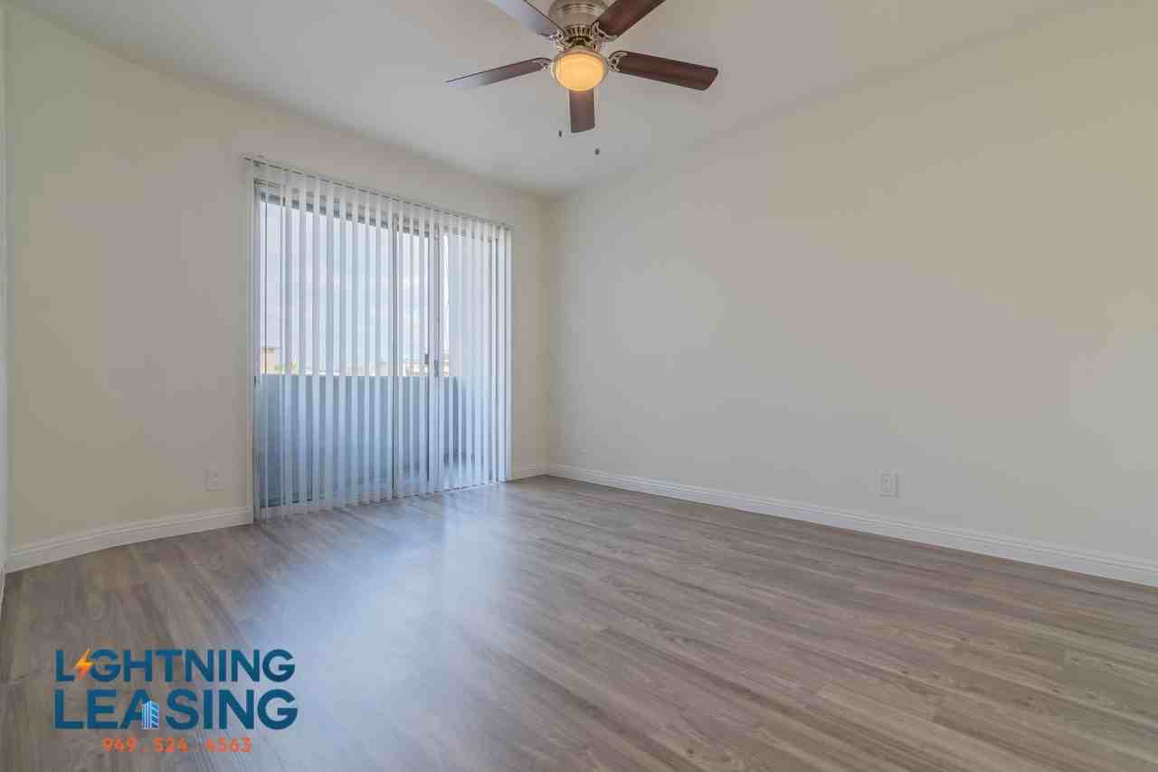 11622 Sylvan St #7D - Photo 5 of 15