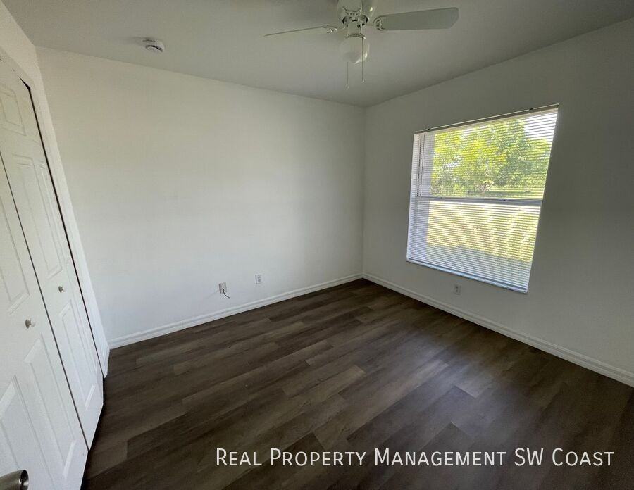 1135 Harry Ave S - Photo 4 of 15