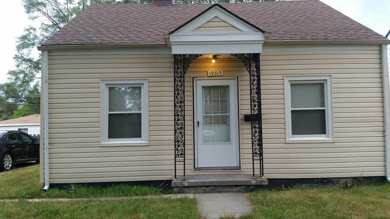 19315 Mackay St - Photo 2 of 28