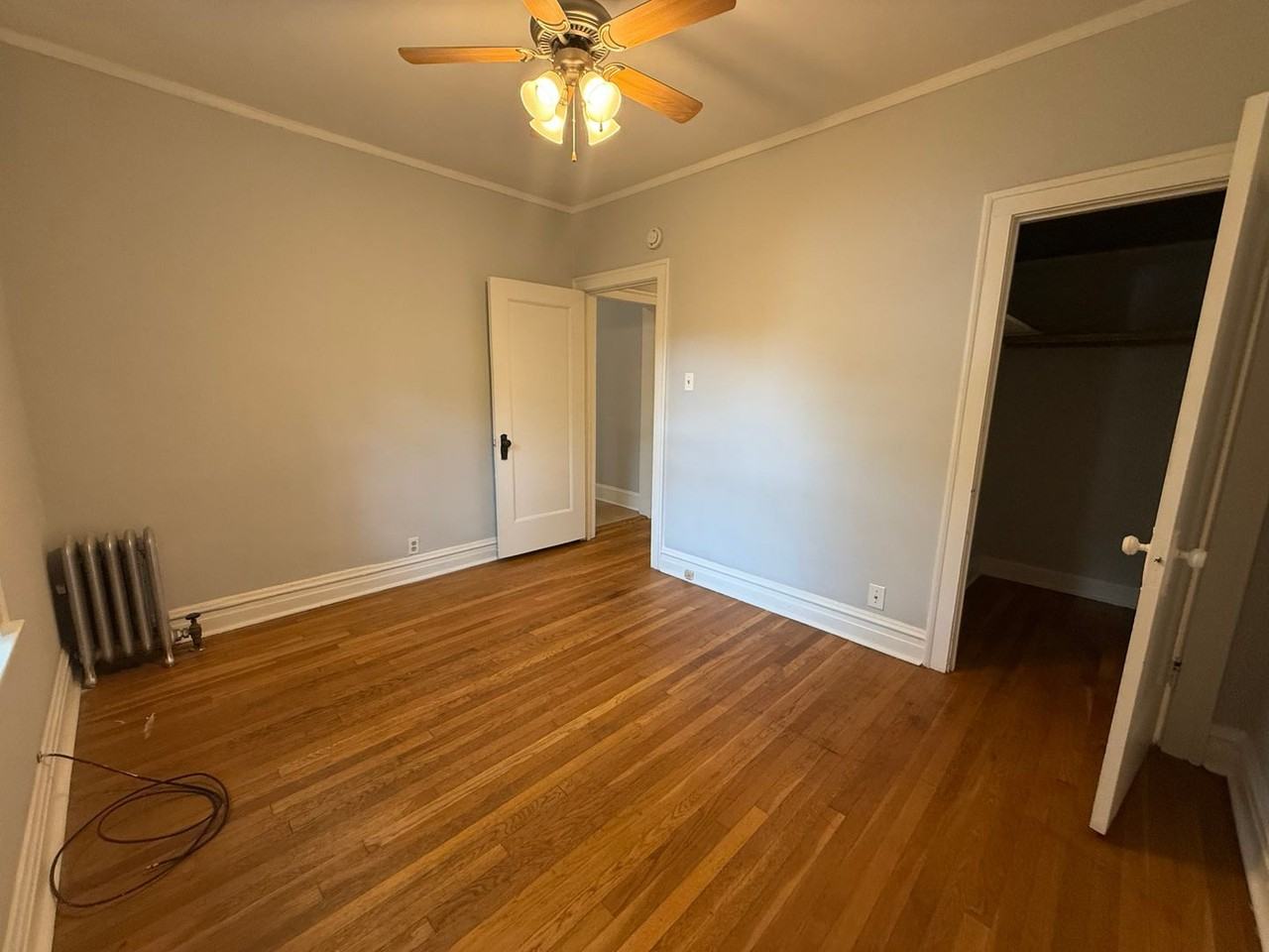 Beautiful Vintage Apartments Near NorthShore Evanston Hospital - Photo 6 of 16