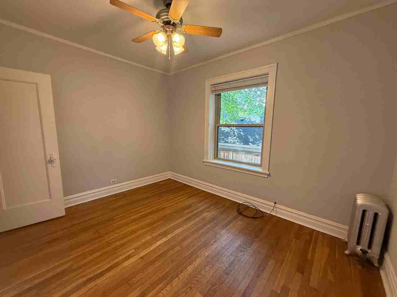 Beautiful Vintage Apartments Near NorthShore Evanston Hospital - Photo 7 of 16