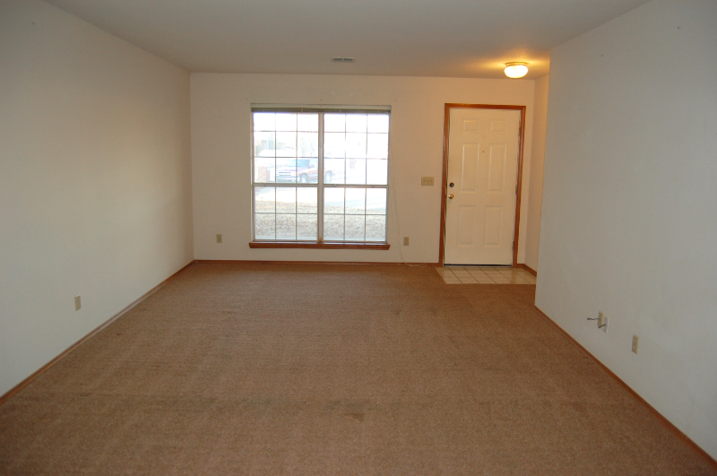 1221 Jeannie Ln - Photo 2 of 11