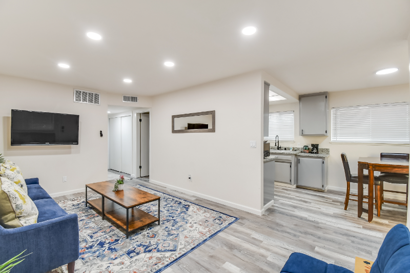 1104 F St #6 - Photo 3 of 14