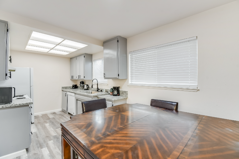 1104 F St #6 - Photo 6 of 14