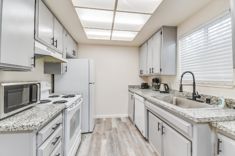 1104 F St #6 - Photo 7 of 14