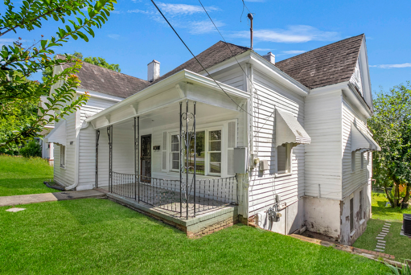 1031 Ash Street - Photo 3 of 20