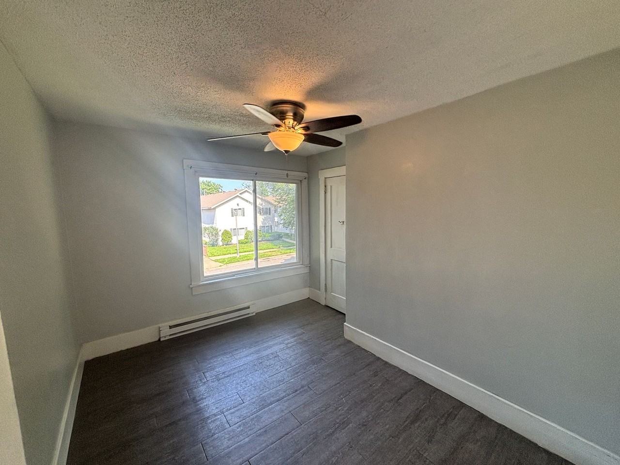 921 6th St S - Photo 4 of 11