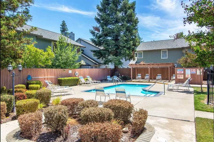 35 Patricia Way #35 - Photo 3 of 16