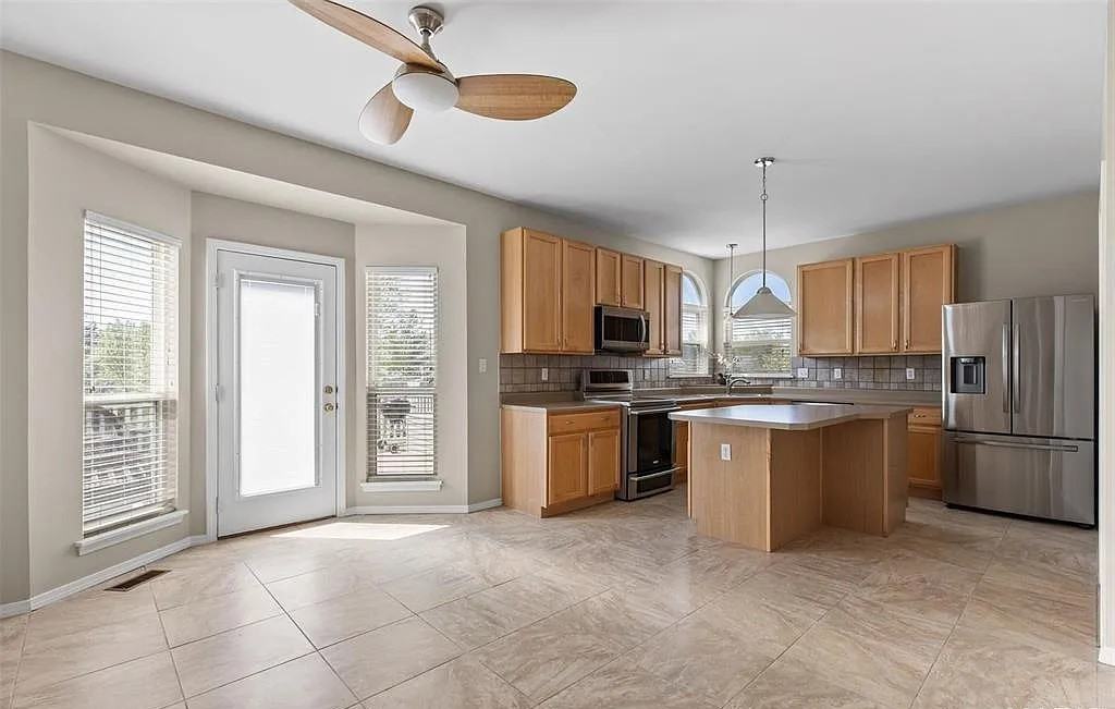 605 Thornridge Dr #NA - Photo 7 of 22