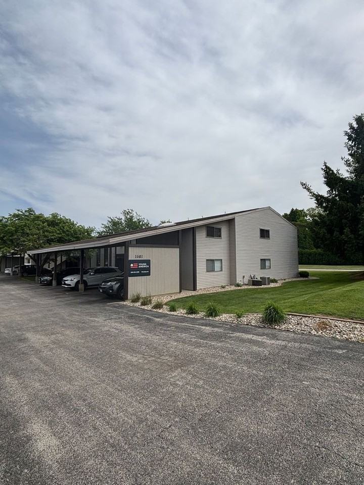 1601 N. Hershey - Photo 2 of 13