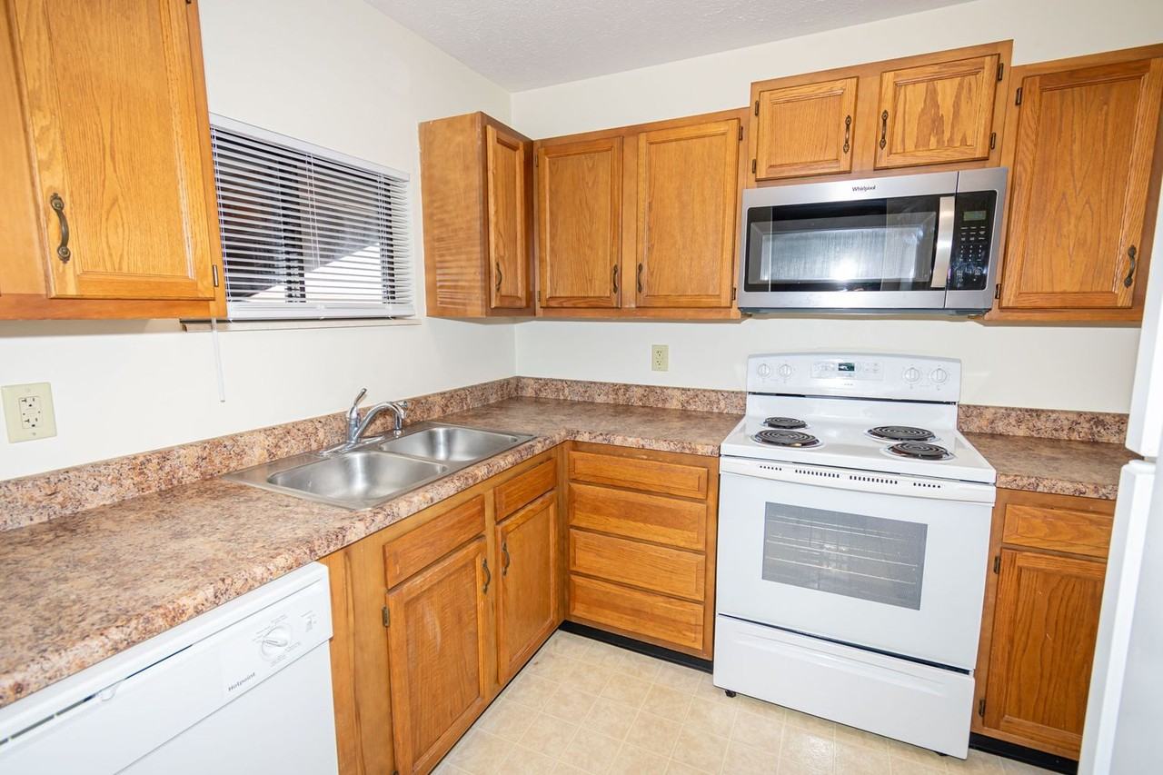 1601 N. Hershey - Photo 3 of 13