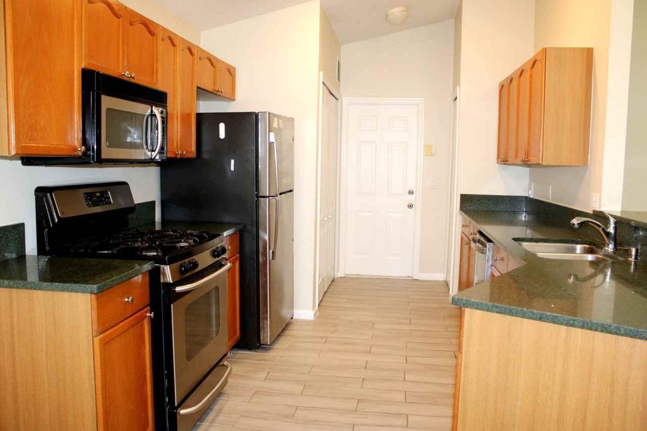 15401 Bay Vista Dr - Photo 3 of 18