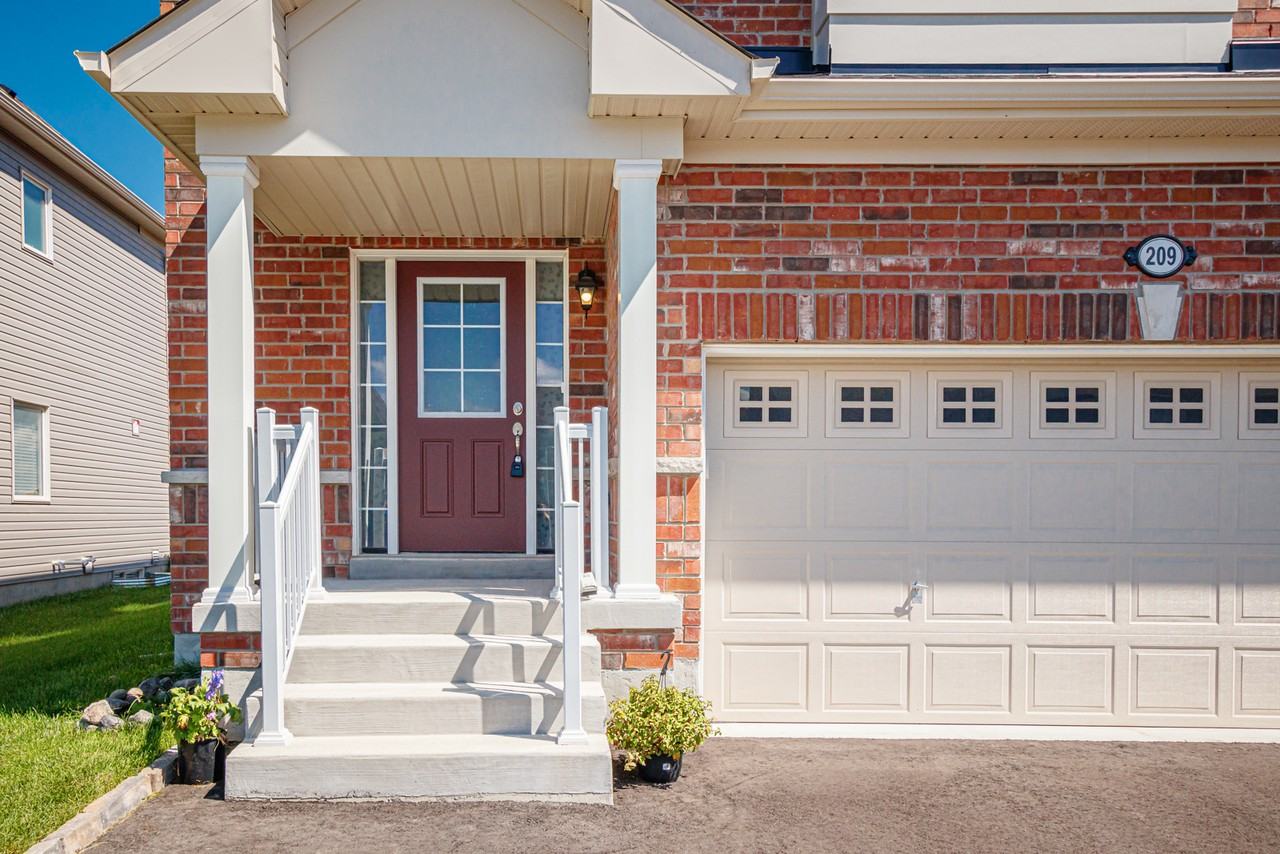 209 Breton Street - Photo 2 of 10