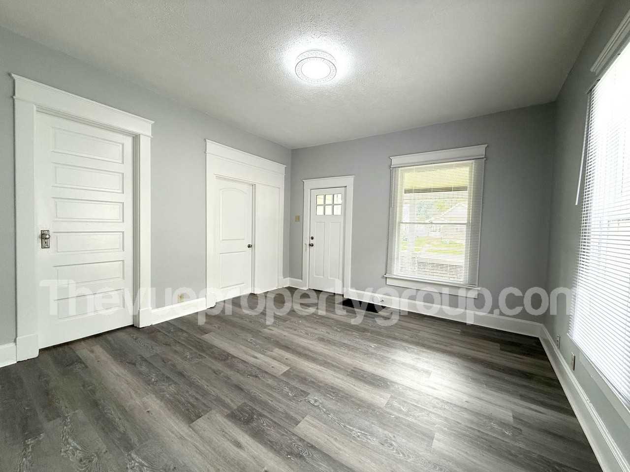 1512 S 11th St - Photo 3 of 22