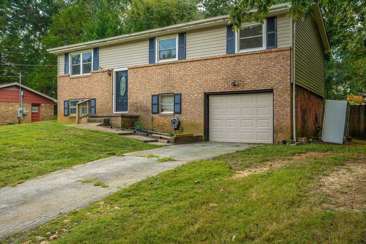 1364 Meadowood Dr - Photo 4 of 36