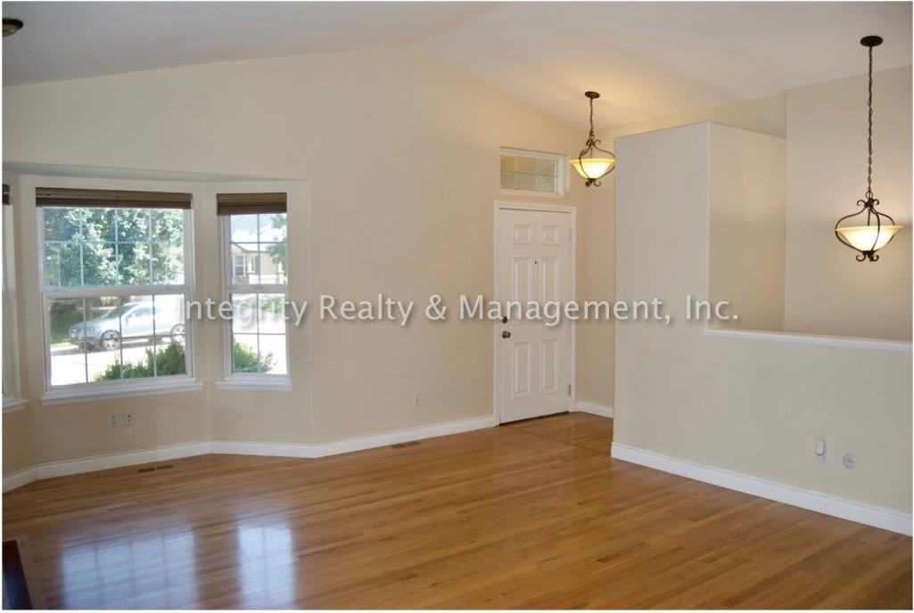 8840 Shoal Creek Ln - Photo 2 of 28