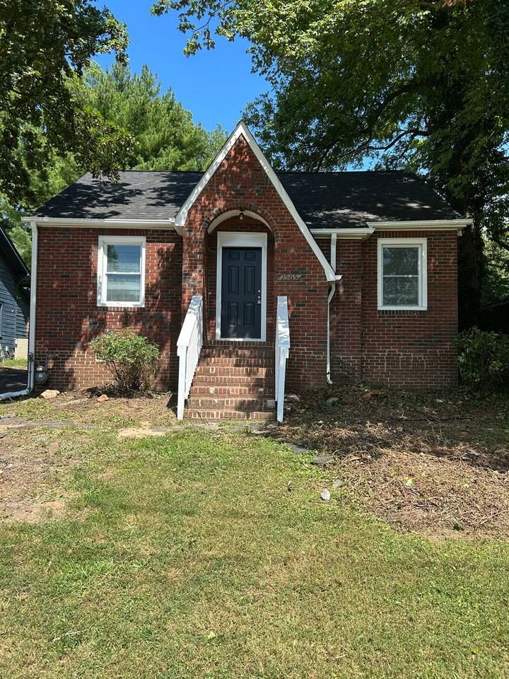 2505 N Patterson Ave - Photo 2 of 12