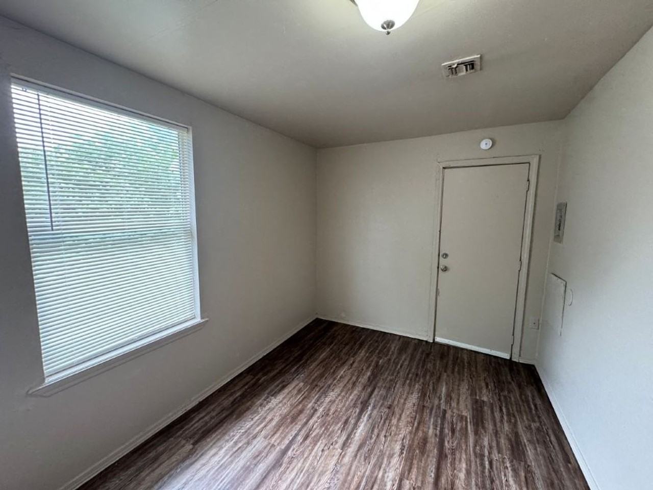 5412 S Byers Ave - Photo 2 of 10