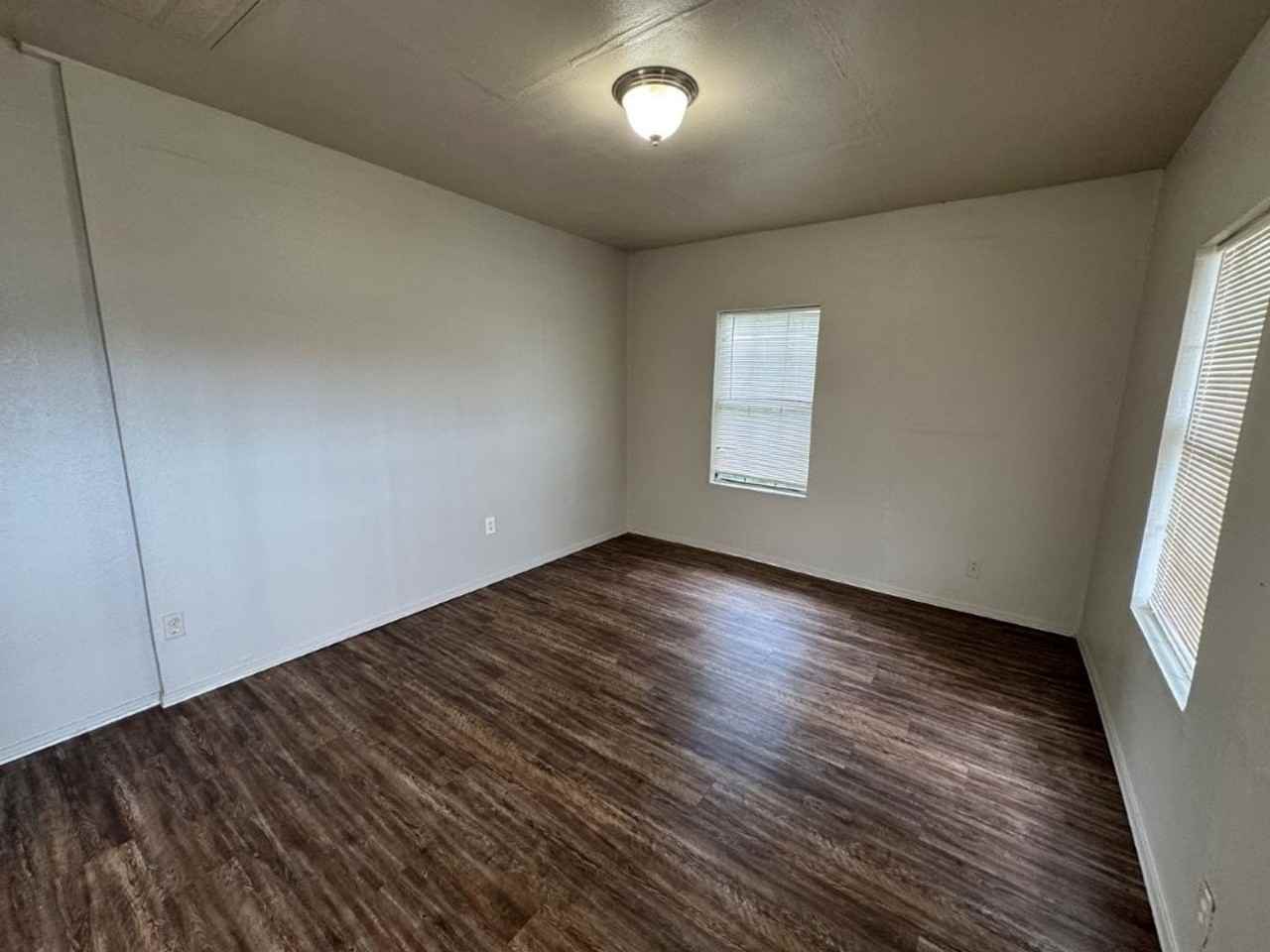 5412 S Byers Ave - Photo 3 of 10