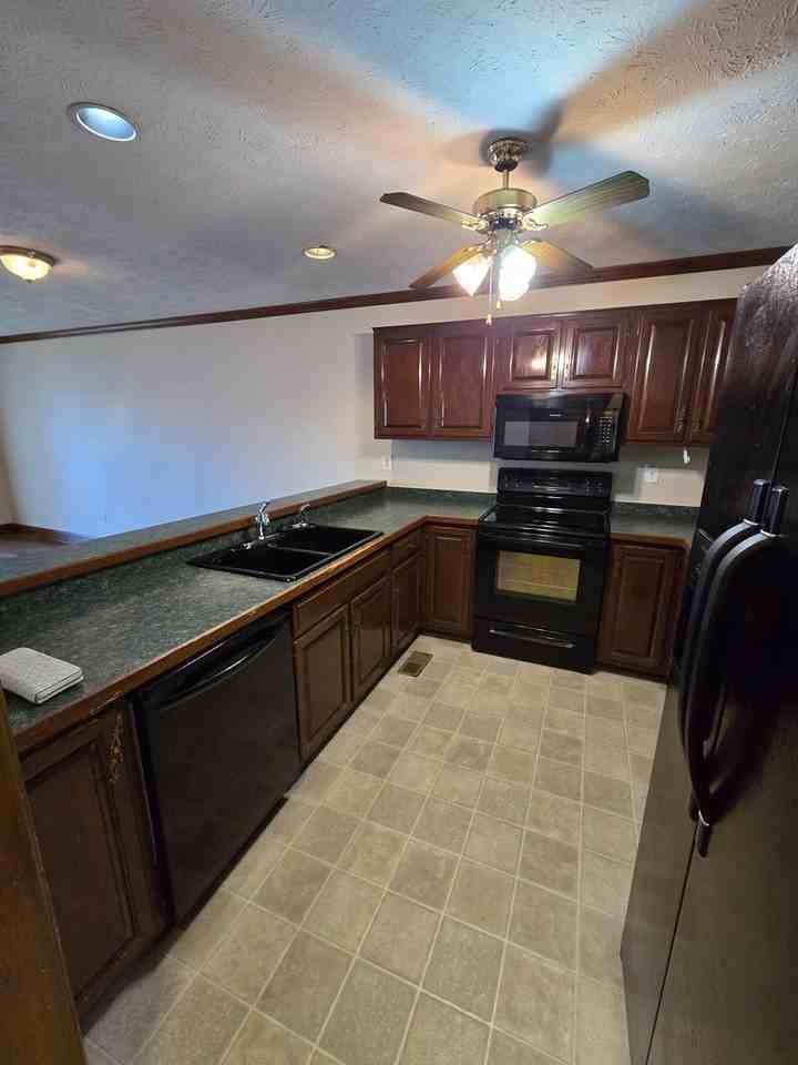 474 Lands End Rd - Photo 4 of 16