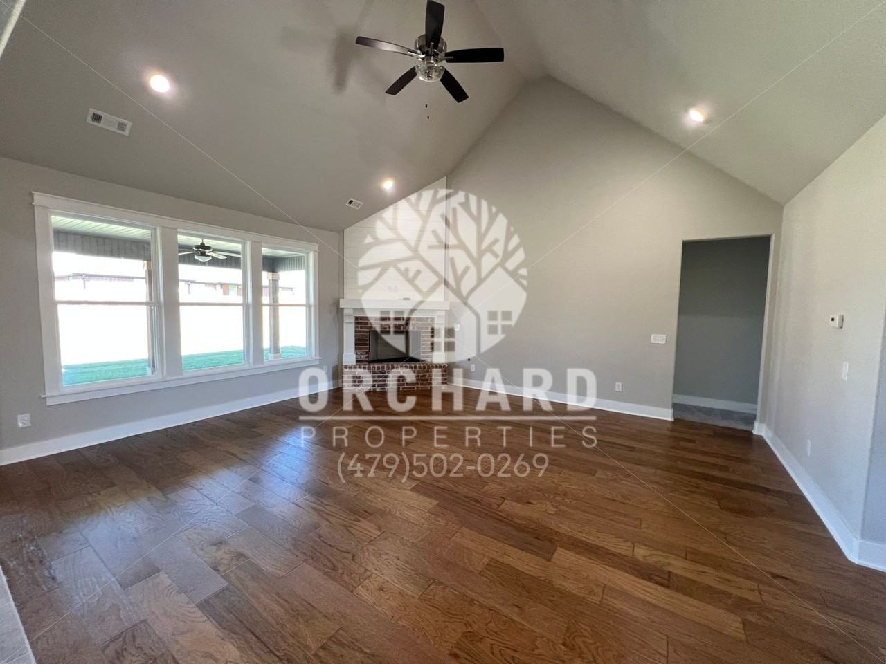 1052 Morra Ave - Photo 3 of 25