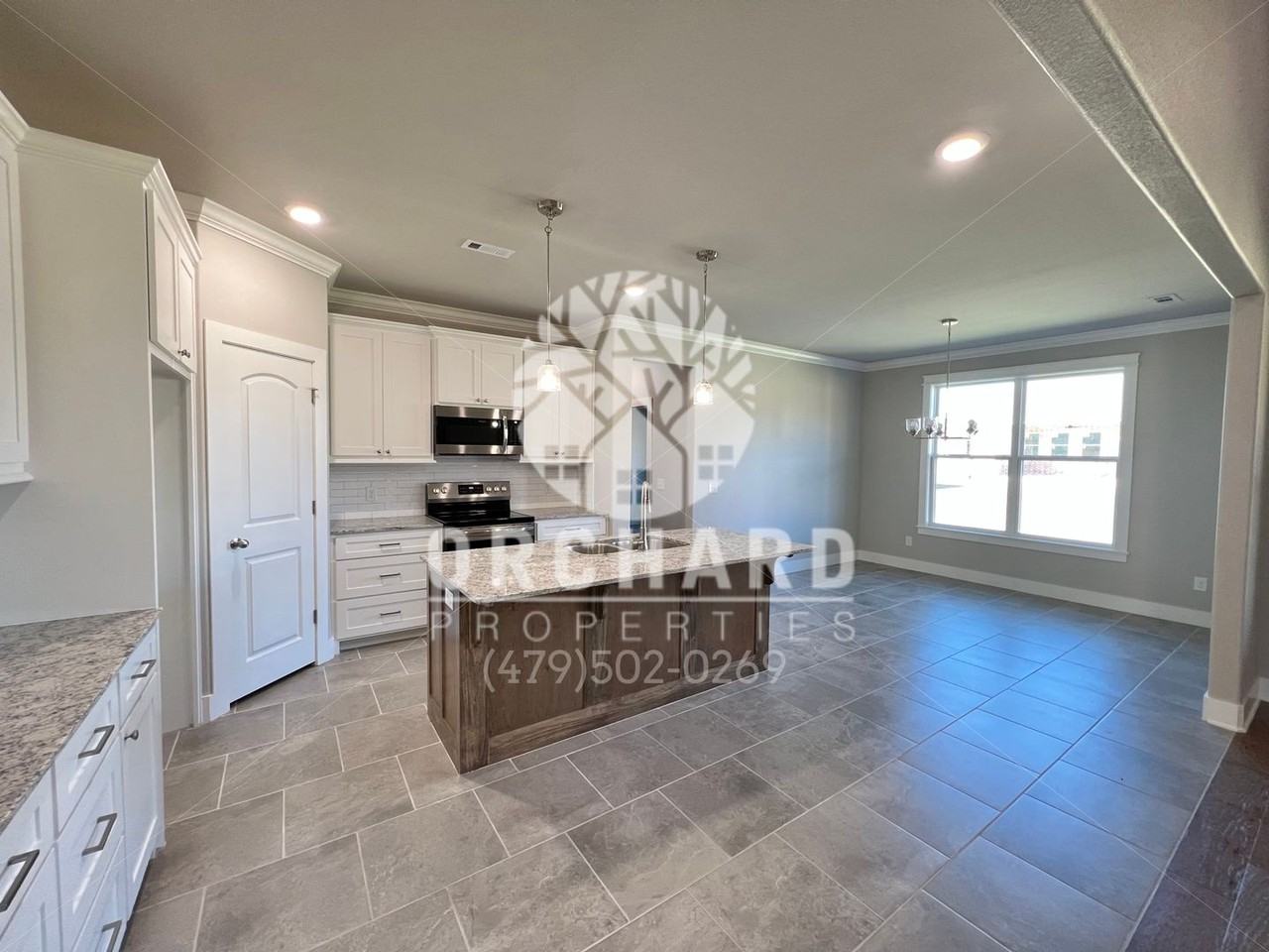 1052 Morra Ave - Photo 4 of 25