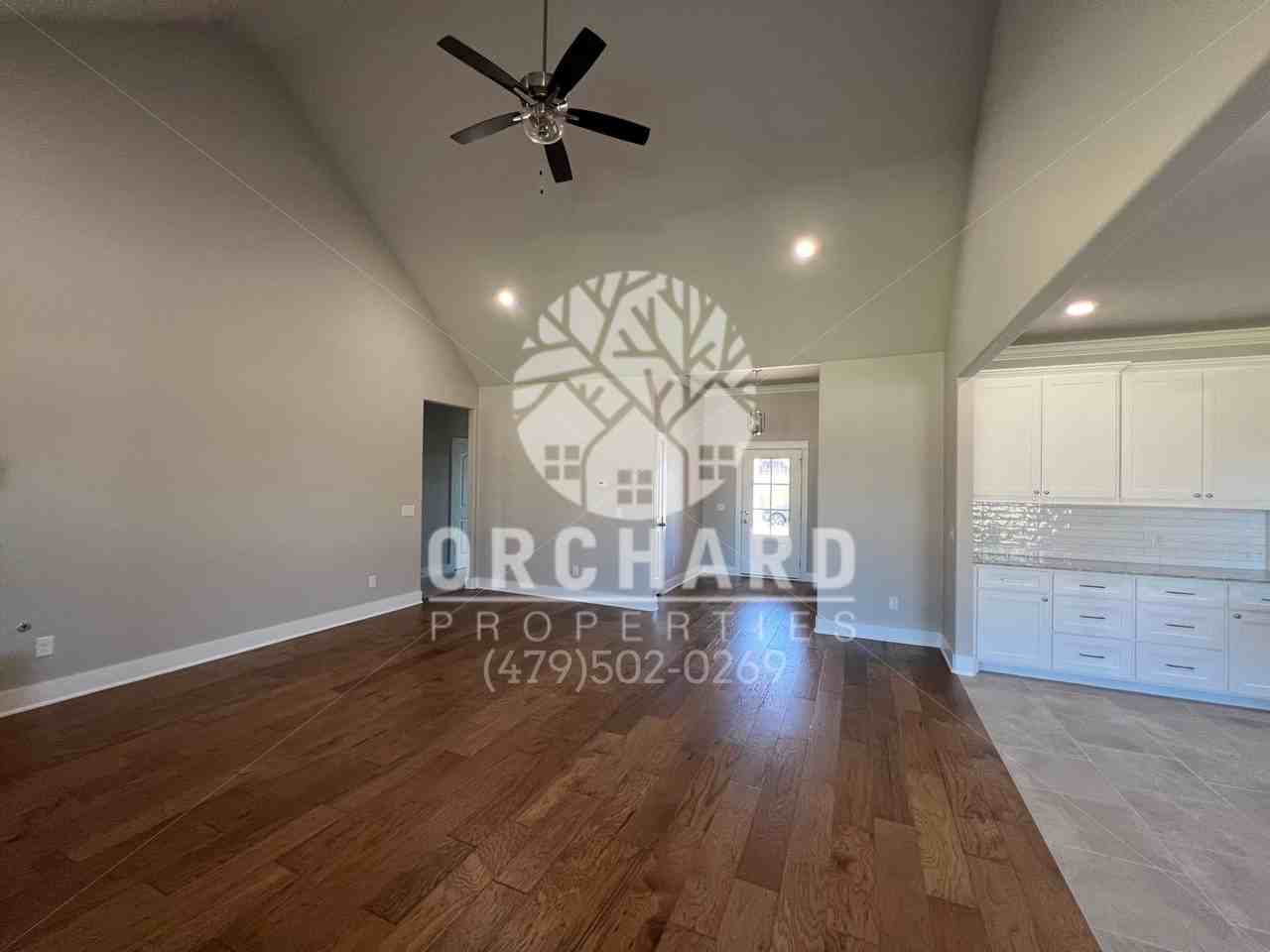 1052 Morra Ave - Photo 5 of 25