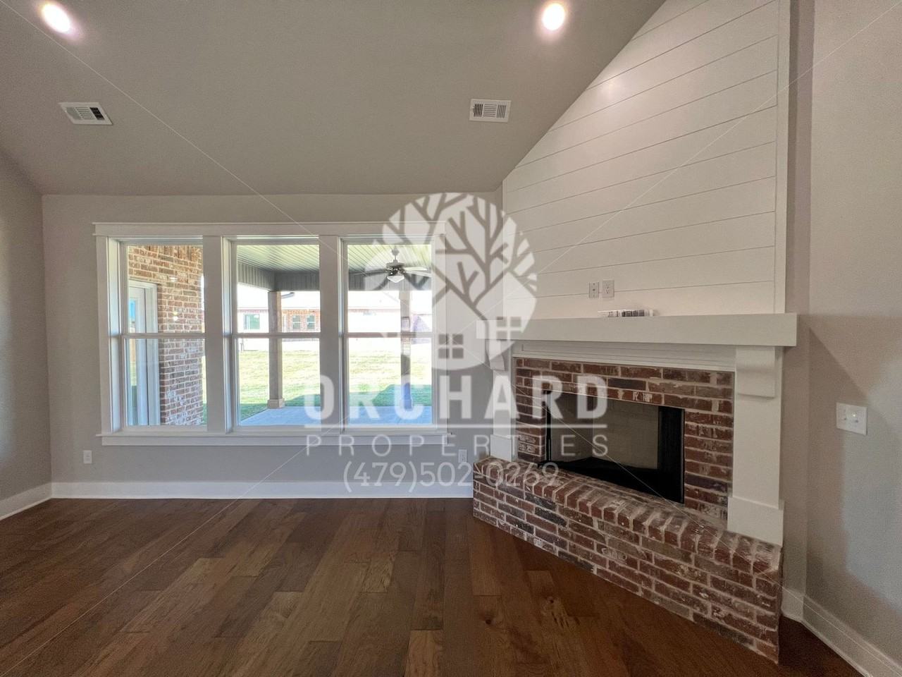 1052 Morra Ave - Photo 7 of 25
