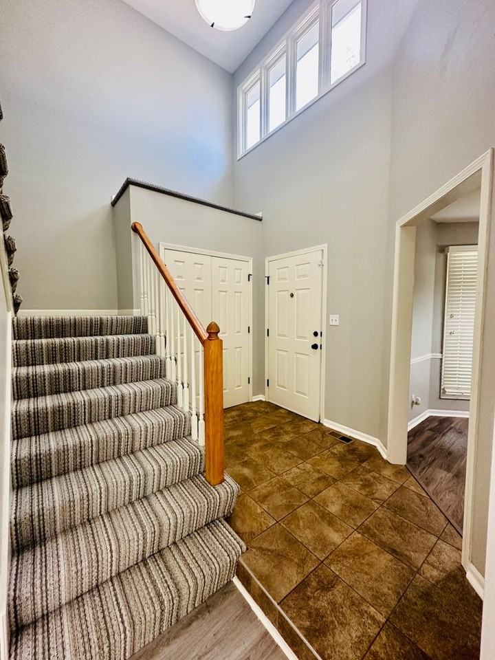 10709 W 115th Ter - Photo 4 of 41