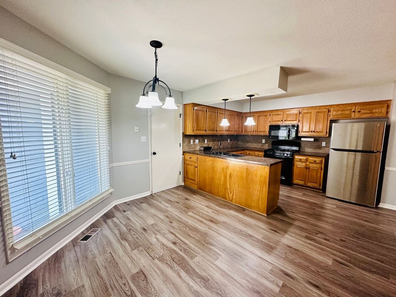 10709 W 115th Ter - Photo 5 of 41