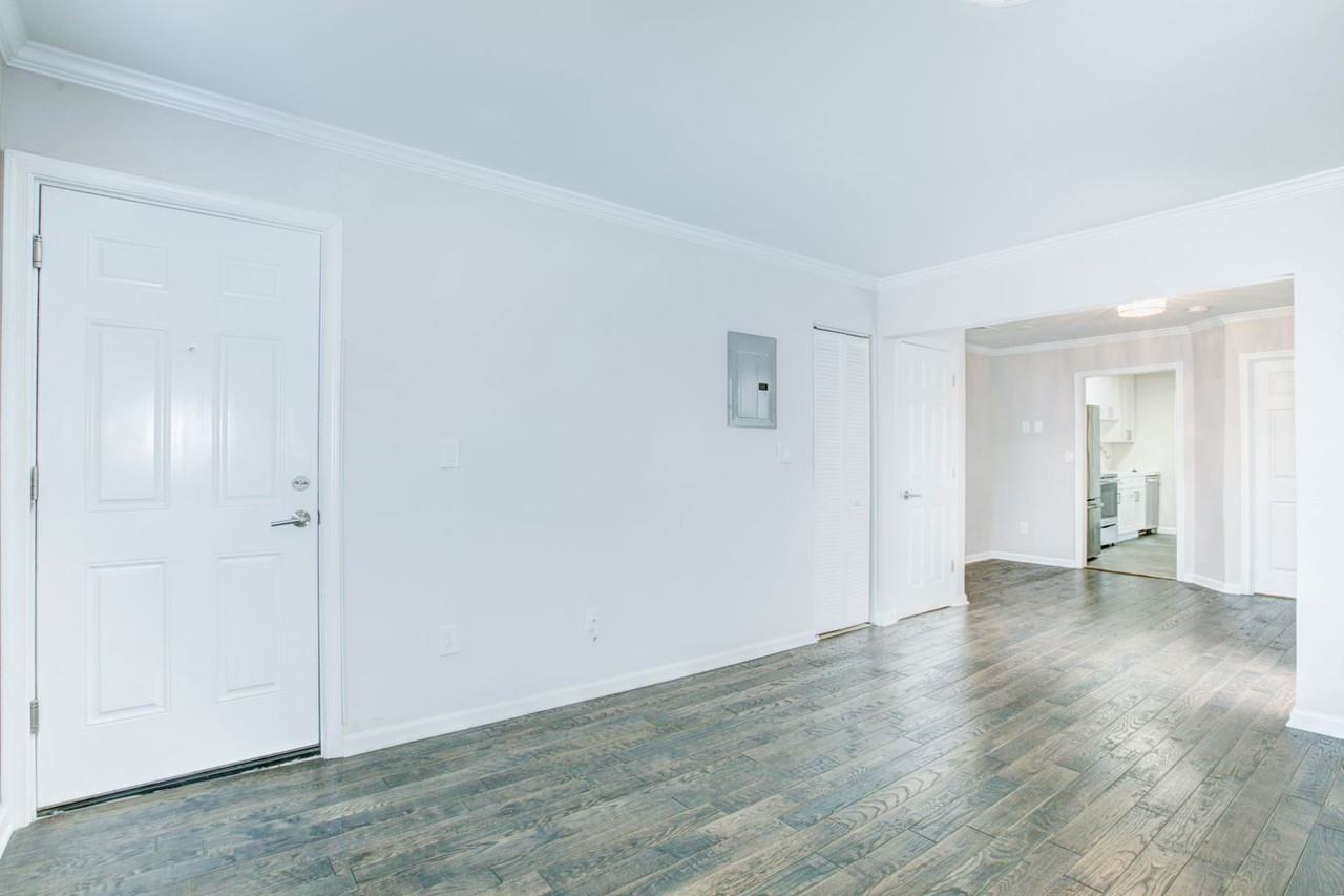 257 Newcomb St SE - Dilan Inv - Photo 2 of 33