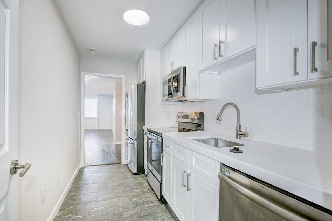 257 Newcomb St SE - Dilan Inv - Photo 4 of 33