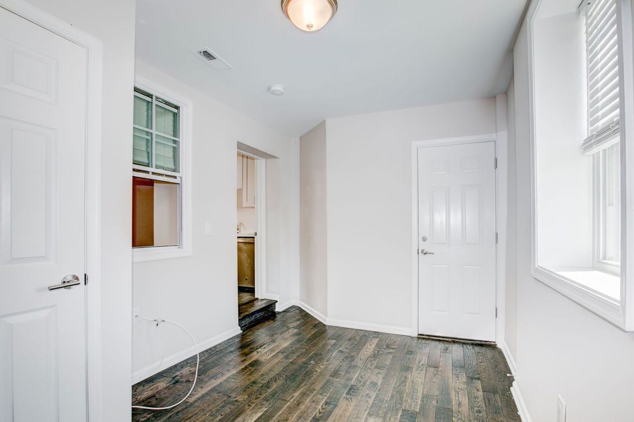 257 Newcomb St SE - Dilan Inv - Photo 5 of 33