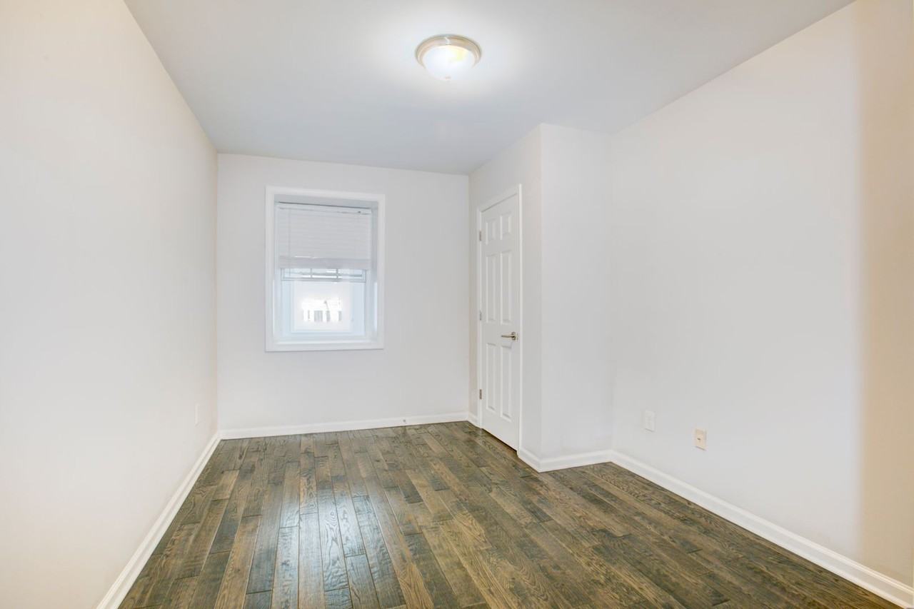 257 Newcomb St SE - Dilan Inv - Photo 6 of 33