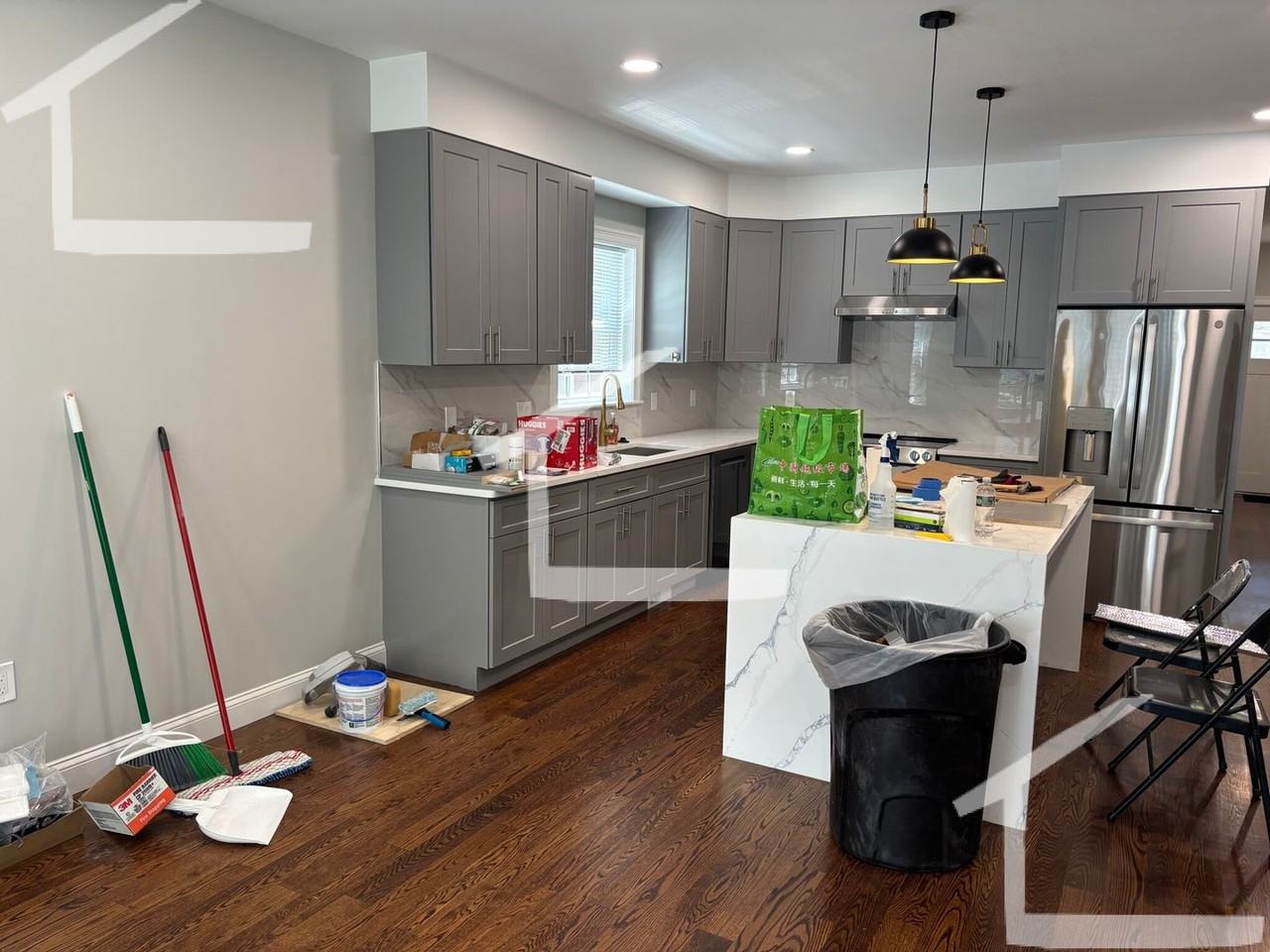 184 Calumet St - Photo 4 of 7