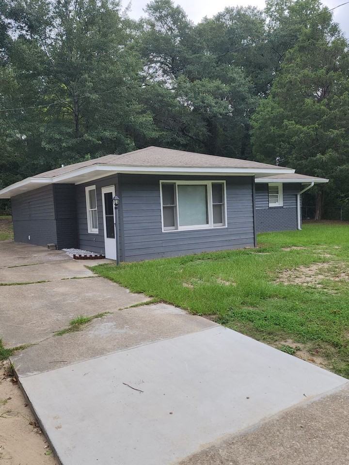 1916 5th St S - Photo 2 of 23