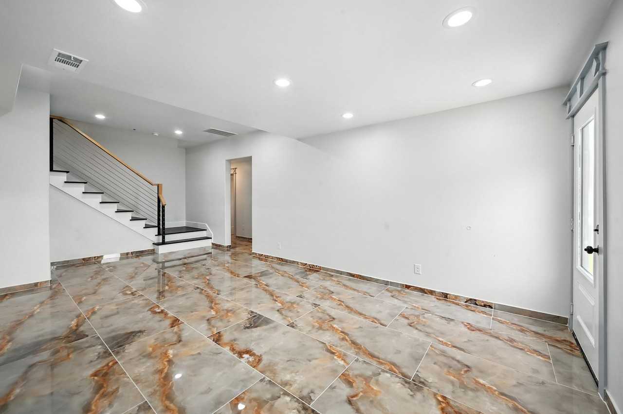 936 Elwood Rd - Photo 3 of 28