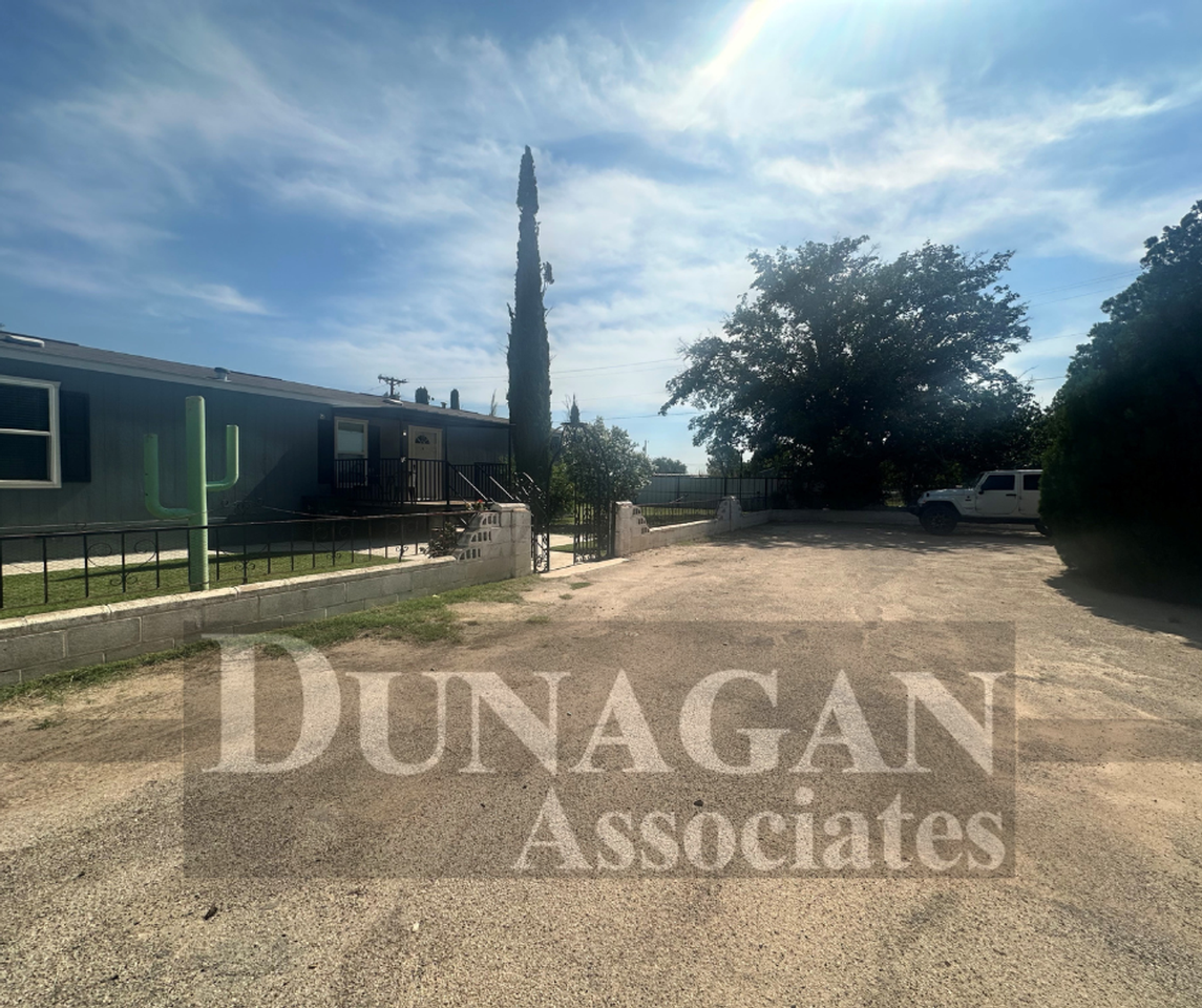 1202 Owens St - Photo 2 of 12