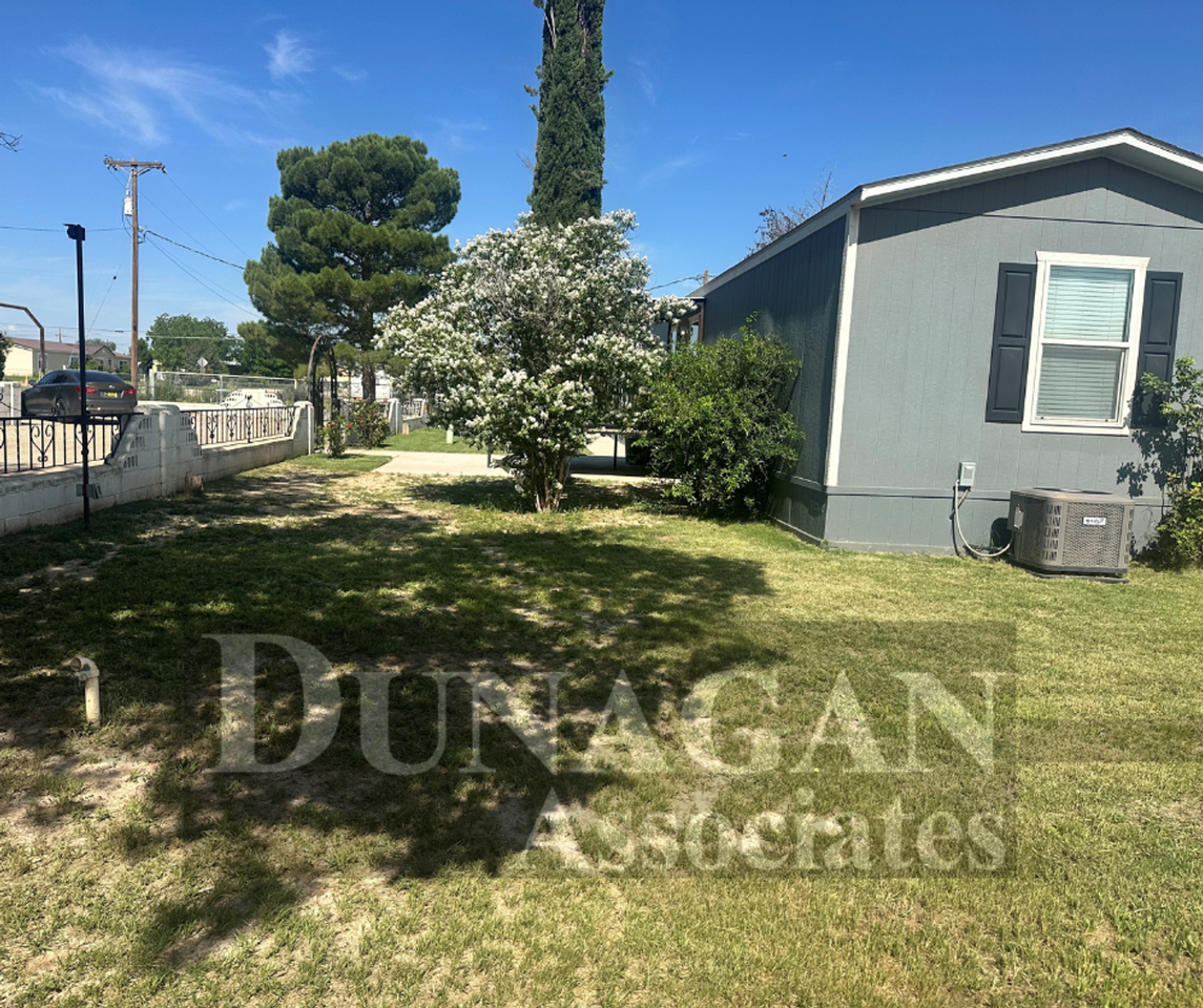 1202 Owens St - Photo 3 of 12