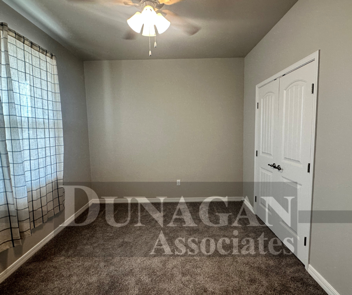 3816 Honeysuckle Dr - Photo 5 of 13