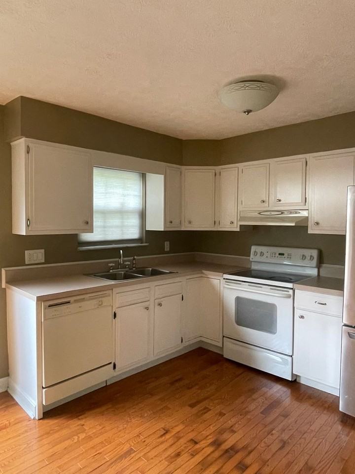 5027 Saint Patrick Cir - Photo 2 of 15