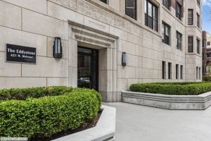 featured image of 421 W Melrose St #15D