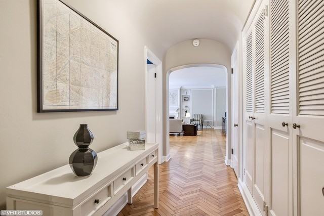 421 W Melrose St #15D - Photo 2 of 12