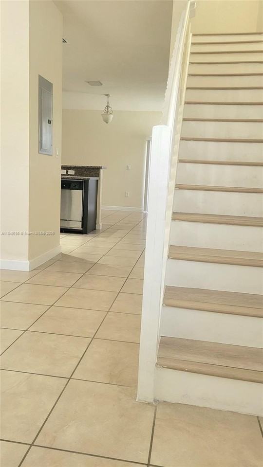 3223 Se 4th Ct - Photo 5 of 38