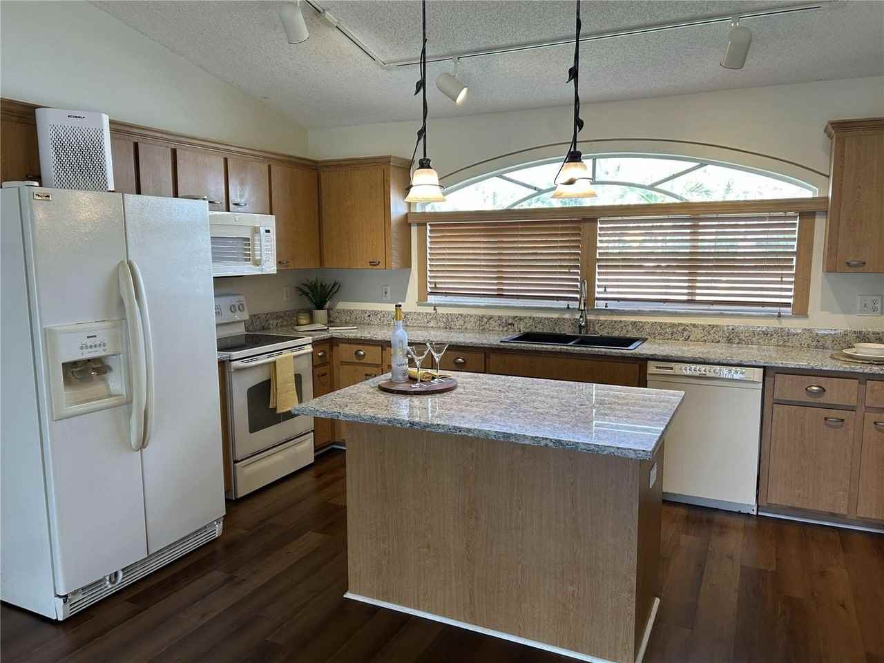 2877 56th Avenue Cir E - Photo 3 of 24