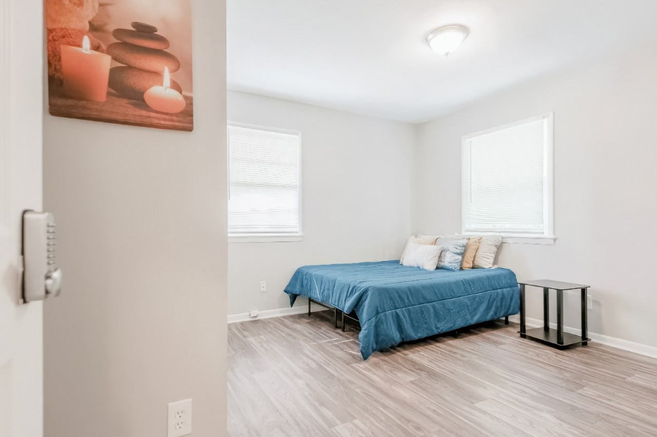 Garfield Way Southeast - Photo 6 of 10